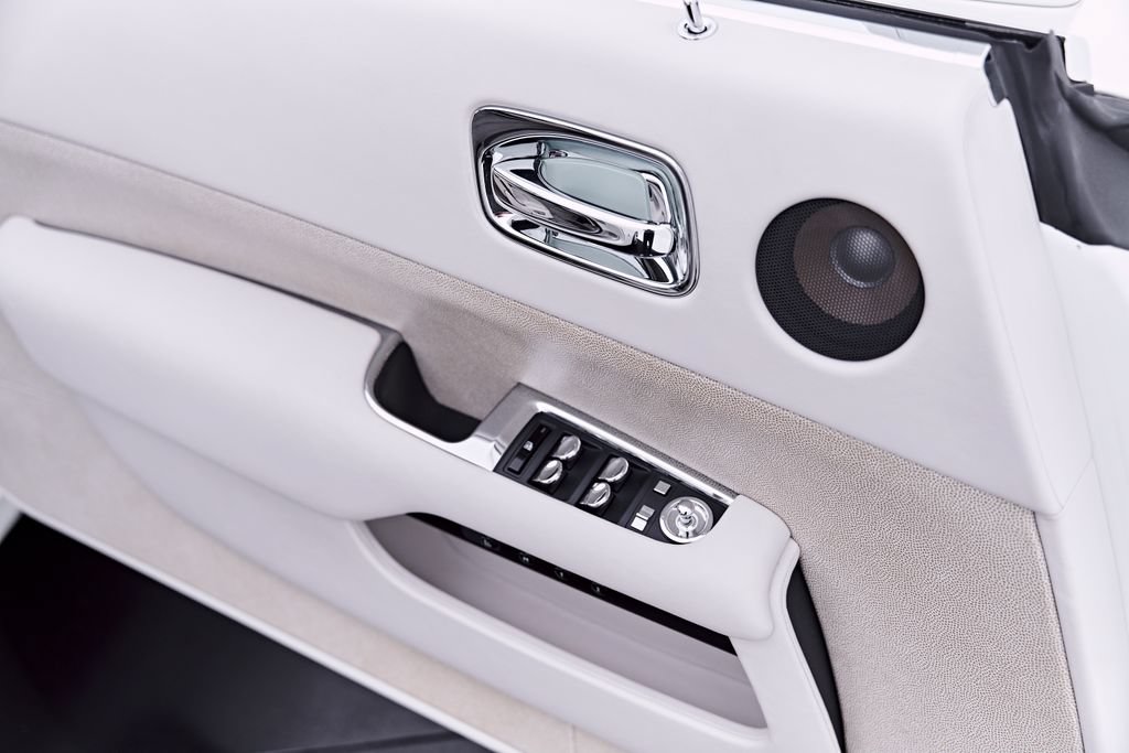 Used 2014 Rolls-Royce Wraith RWD image 39
