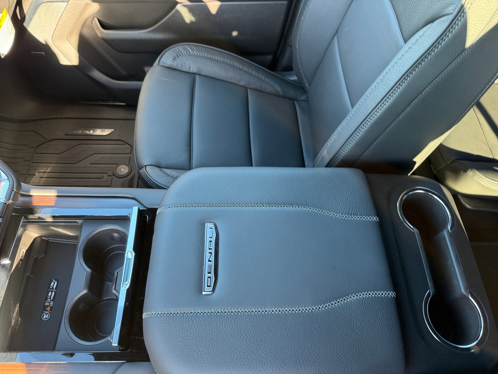 New 2026 GMC Yukon Denali w/ Denali Reserve Package image 14