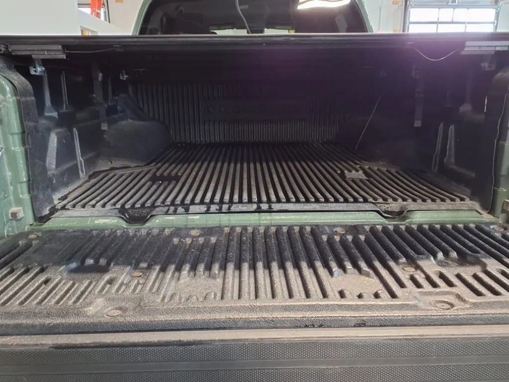 Used 2022 Nissan Frontier SV w/ Technology Package AWD/4WD image 6