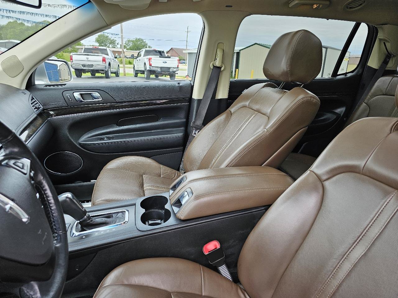 Used 2014 Lincoln MKT AWD image 8