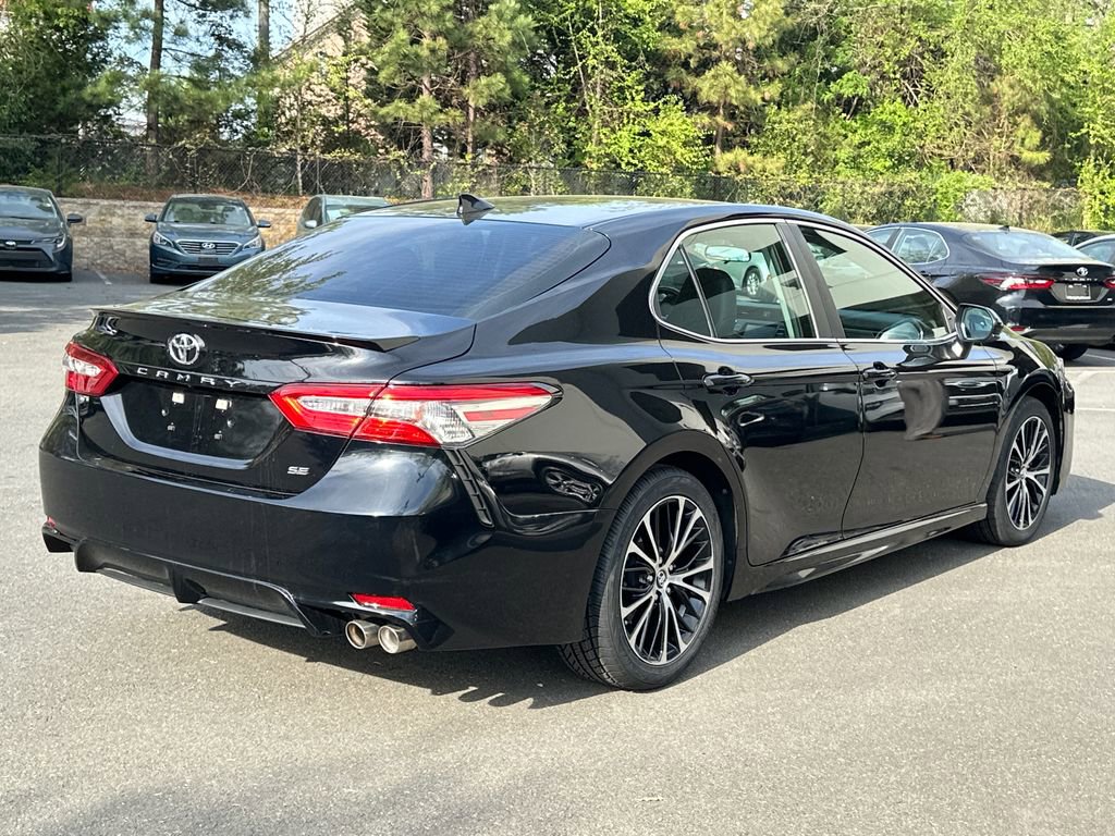 Used 2019 Toyota Camry SE image 4