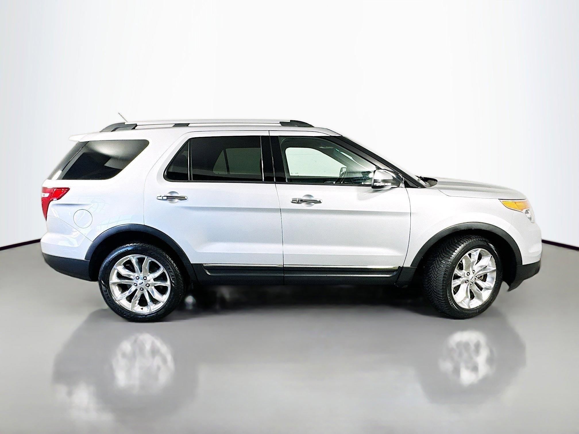 Used 2015 Ford Explorer Limited w/ Equipment Group 301A AWD/4WD image 8