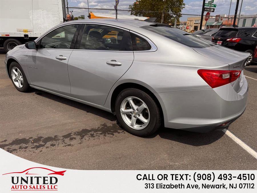 Used 2018 Chevrolet Malibu LS image 4