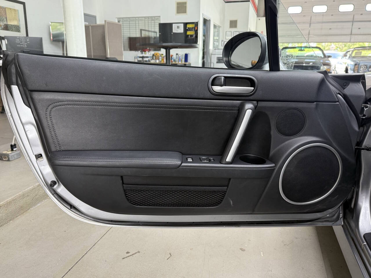 Used 2009 MAZDA MX-5 Miata Grand Touring w/ Premium Pkg RWD image 11