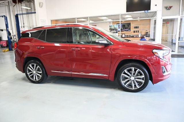 Used 2018 GMC Terrain Denali w/ Advanced Safety Package AWD/4WD image 4