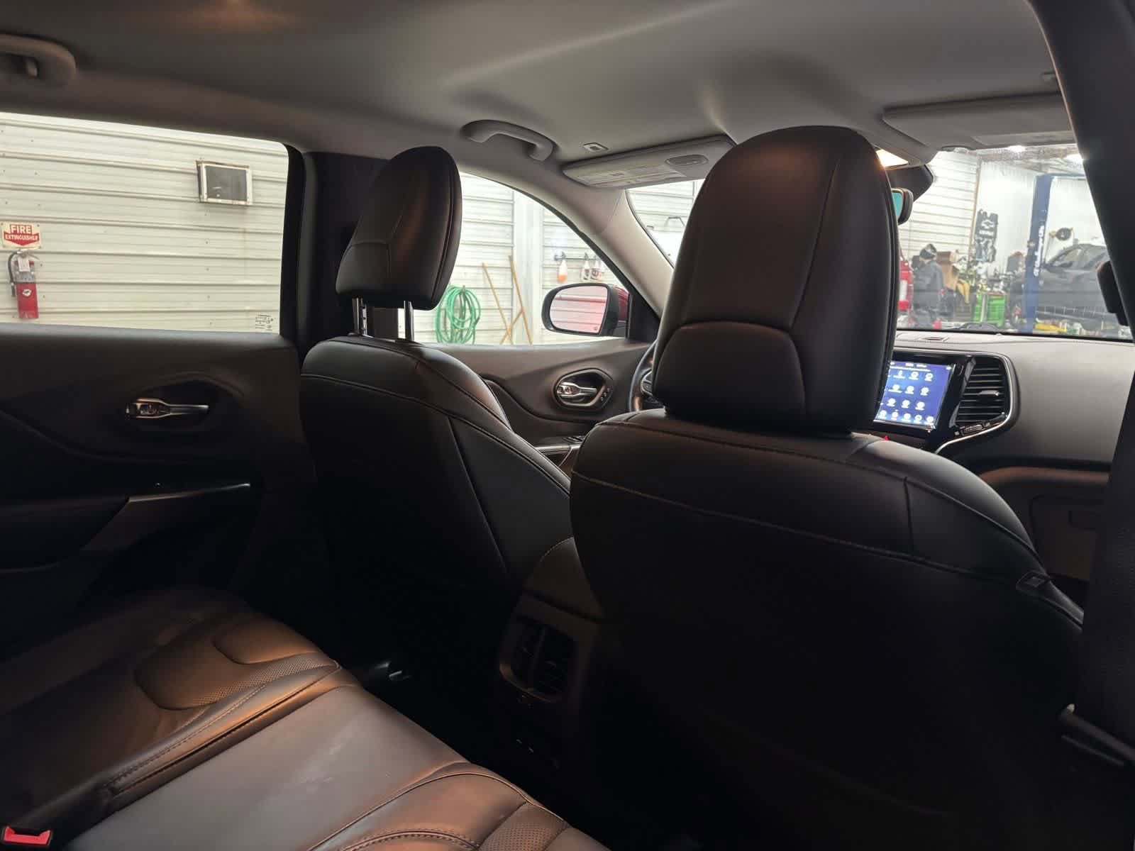 Used 2019 Jeep Cherokee Limited AWD/4WD image 30