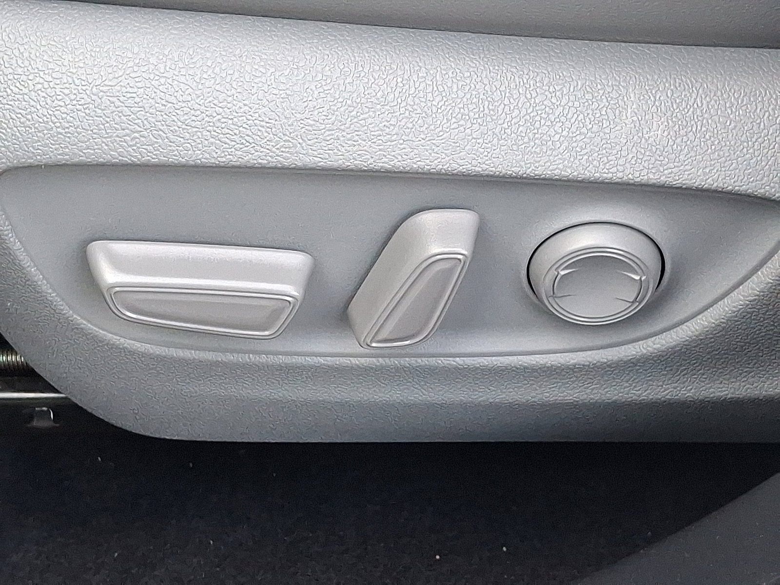 Used 2022 Toyota Highlander XLE image 26