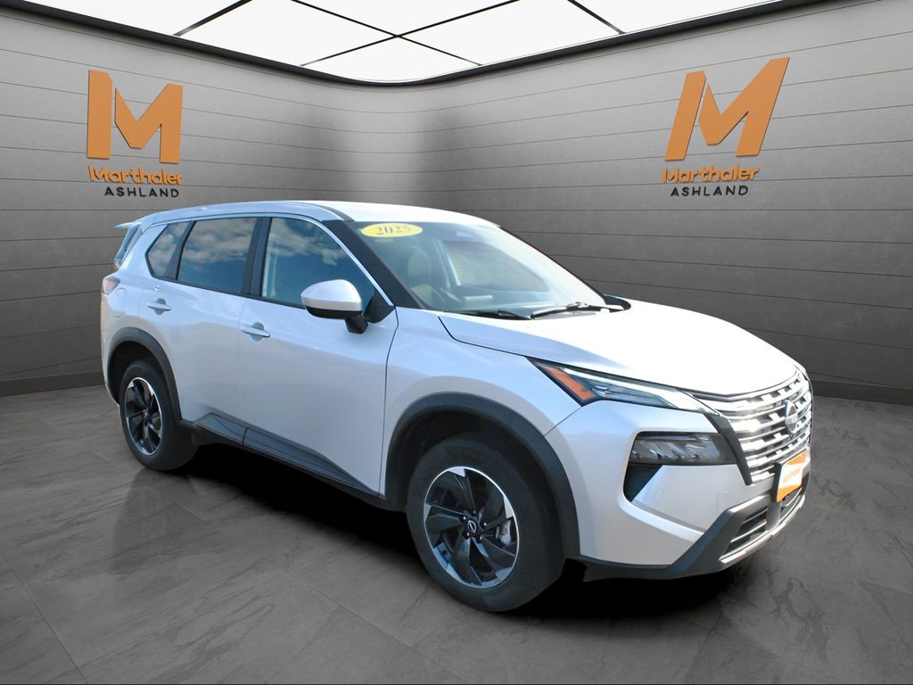 Used 2025 Nissan Rogue SV AWD/4WD image 5