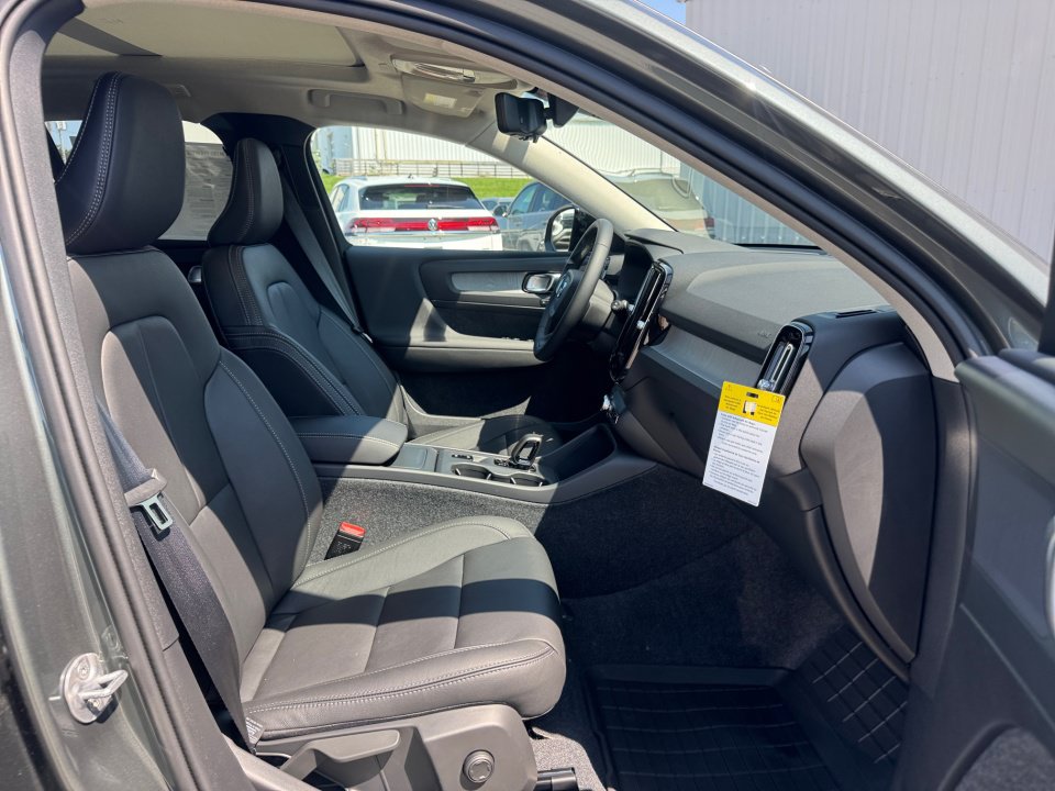 New 2026 Volvo XC40 B4 Core w/ Protection Package Premier FWD image 22