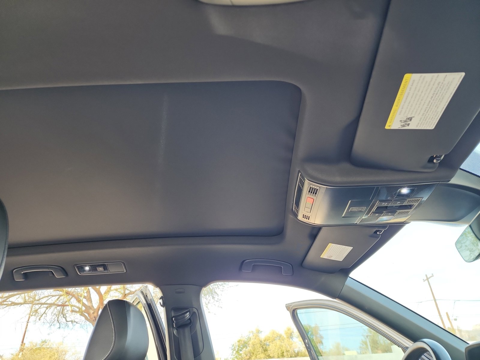 Certified 2023 Volkswagen Tiguan SE R-Line image 33