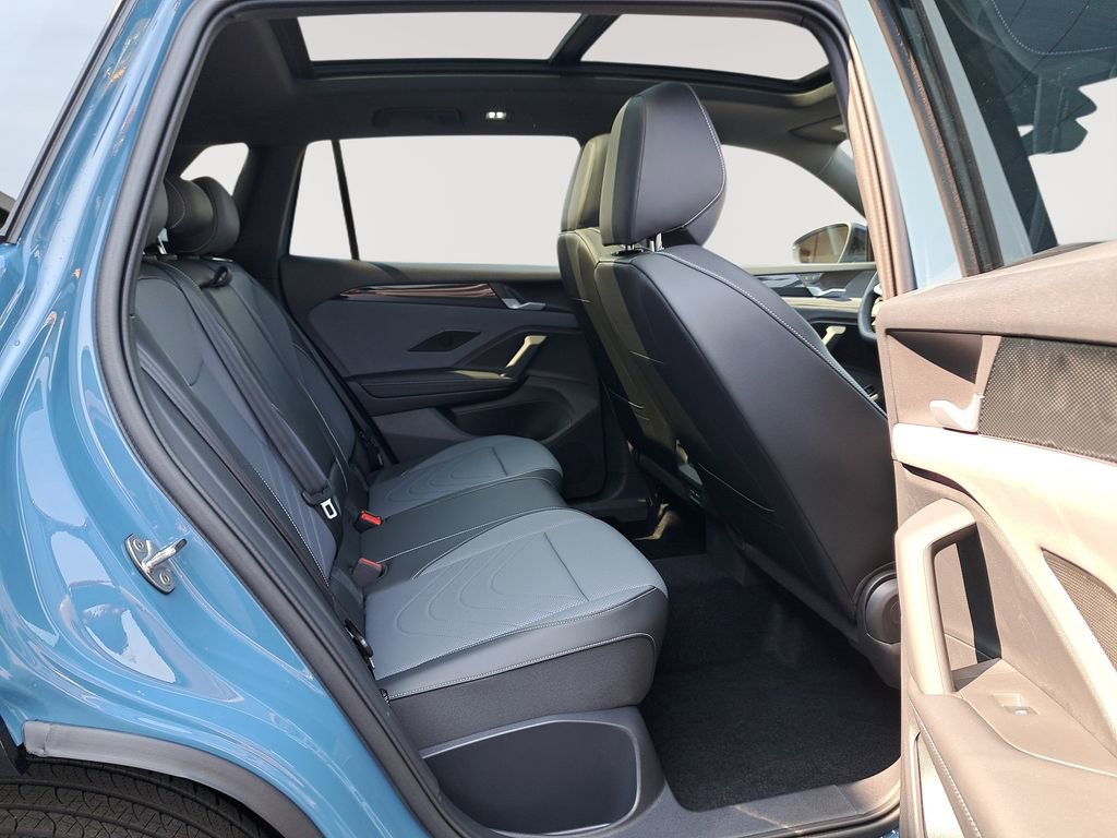 New 2025 Volkswagen Tiguan SE R-Line AWD/4WD image 16