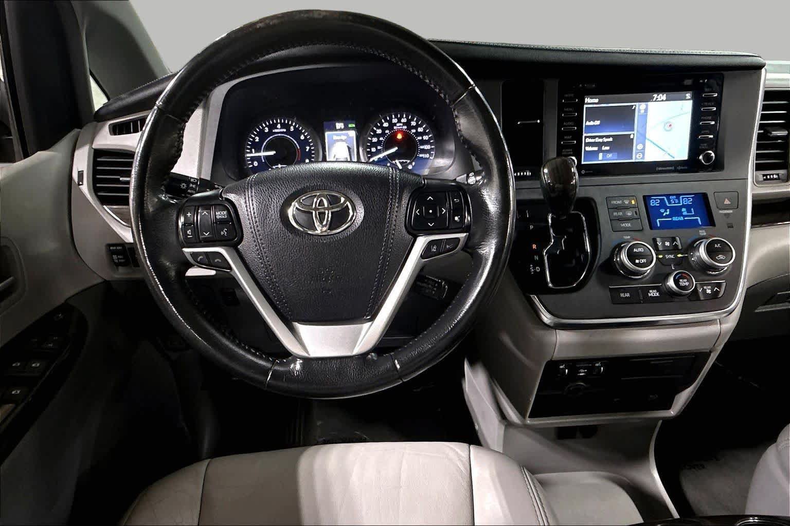 Used 2018 Toyota Sienna XLE Premium w/ Outdoor Package AWD/4WD image 6