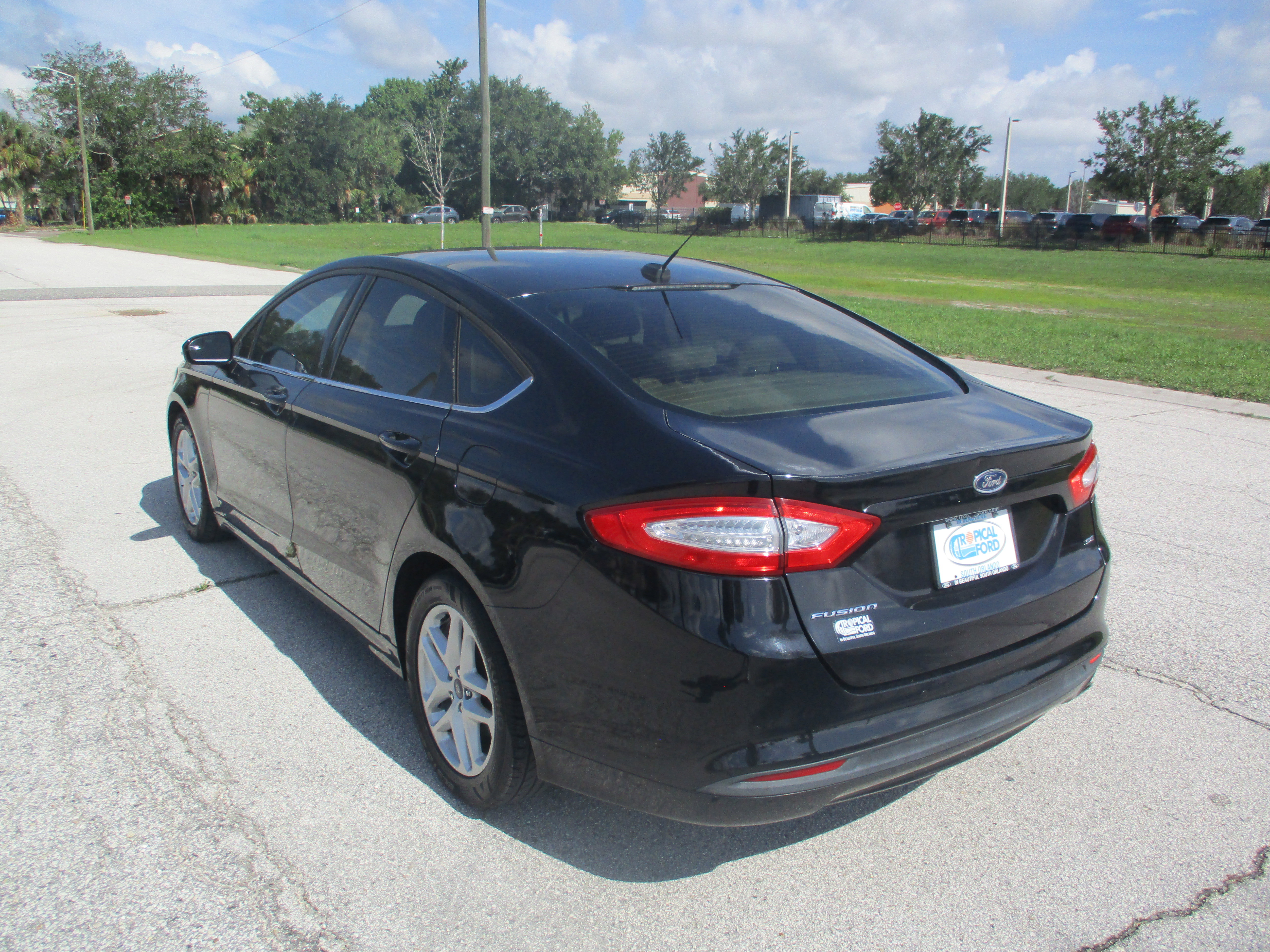Used 2016 Ford Fusion SE FWD image 5