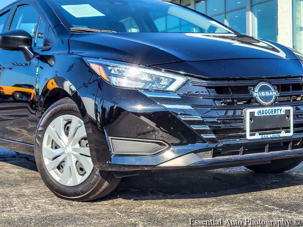 Used 2025 Nissan Versa S w/ Trunk Package FWD image 2