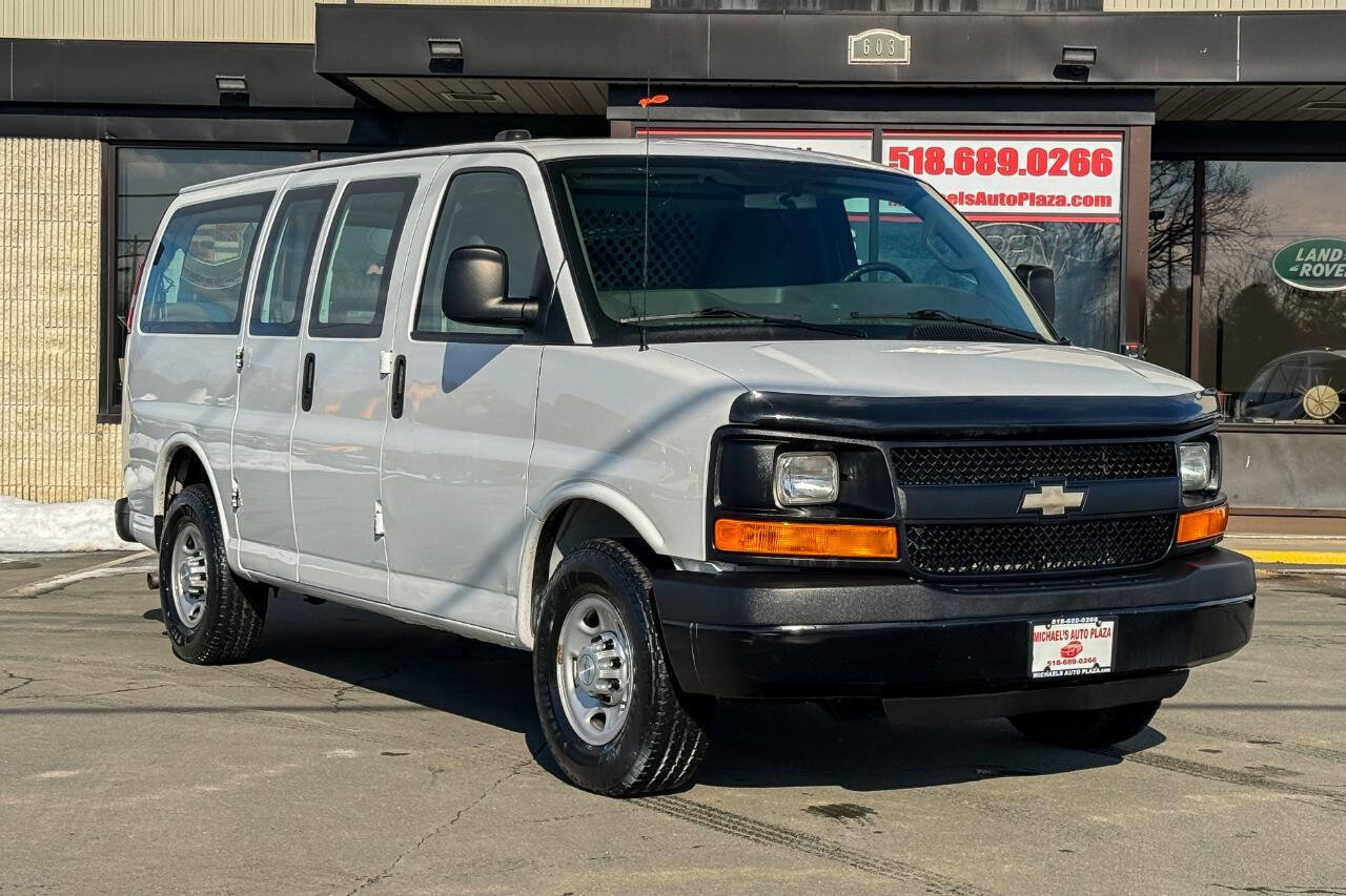 Used 2016 Chevrolet Express 2500 image 1
