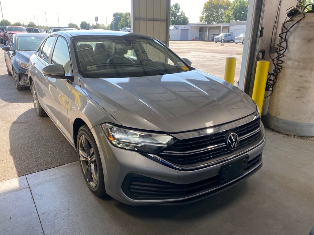 Used 2024 Volkswagen Jetta SE