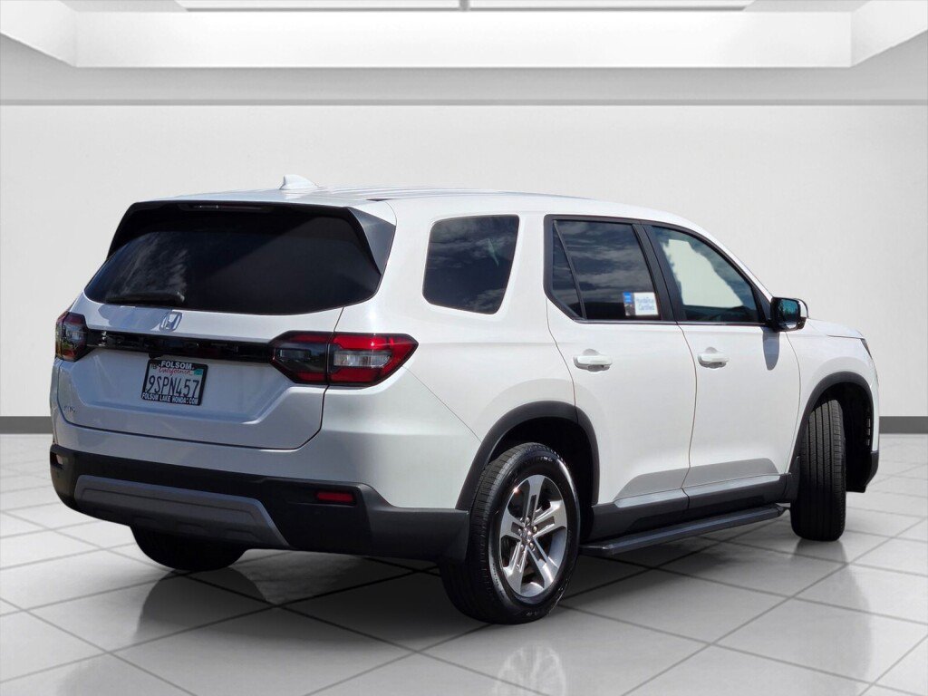 Certified 2025 Honda Pilot EX-L image 5