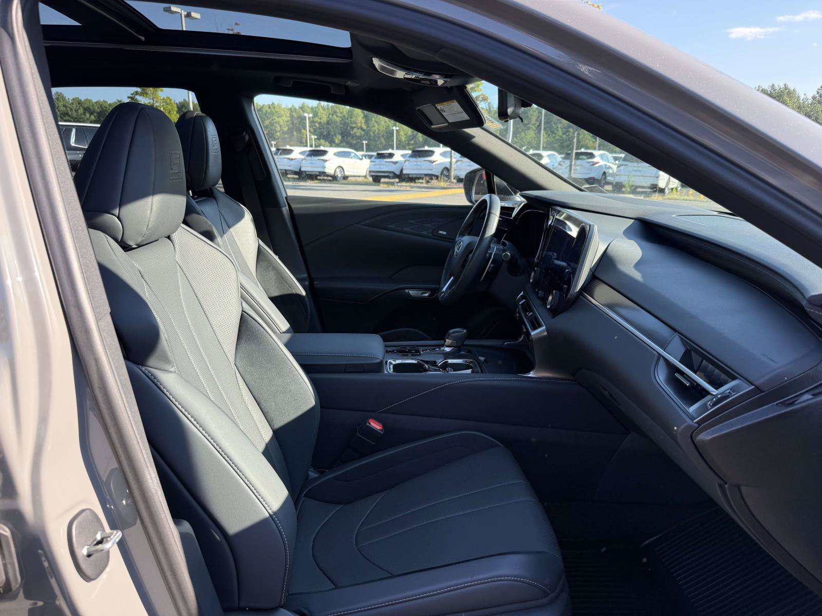 Used 2025 Lexus RX 500h F Sport AWD/4WD image 14