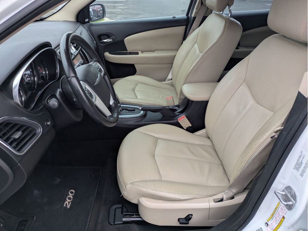 Used 2011 Chrysler 200 Limited FWD image 10