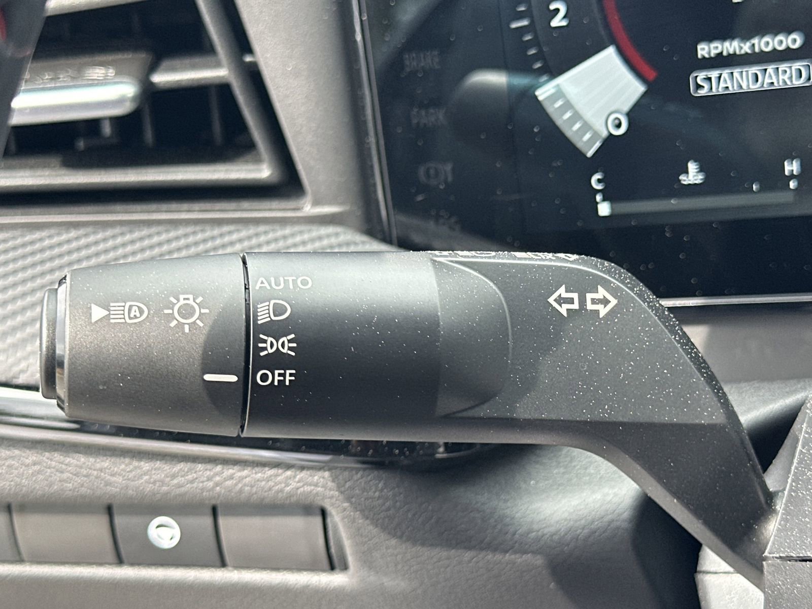 New 2025 Nissan Kicks SR image 13