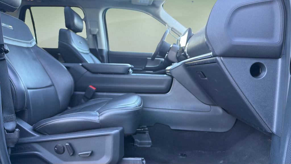 Used 2025 Ford Expedition Platinum AWD/4WD image 11