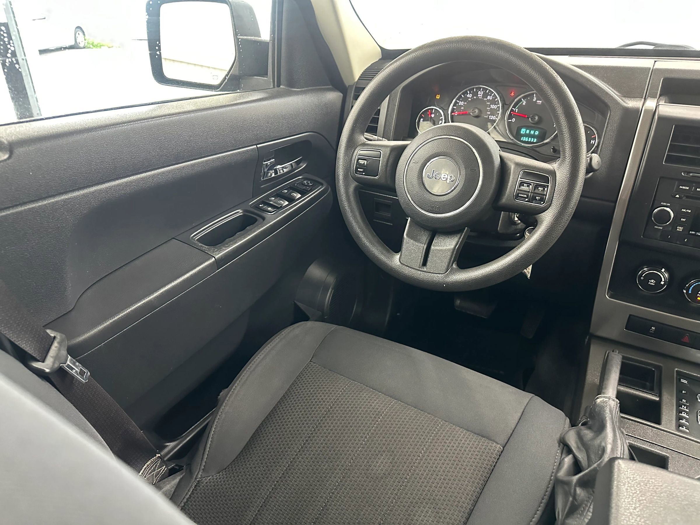 Used 2011 Jeep Liberty Sport image 16