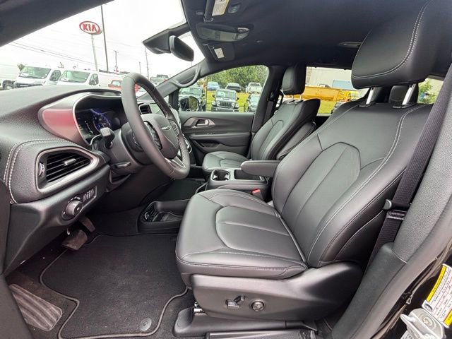 New 2026 Chrysler Pacifica Select image 16