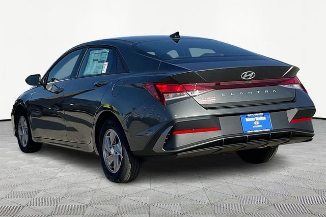 New 2026 Hyundai Elantra SE image 3