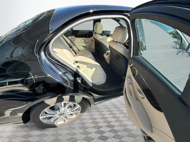 Used 2018 Mercedes-Benz C 300 4MATIC Sedan image 24