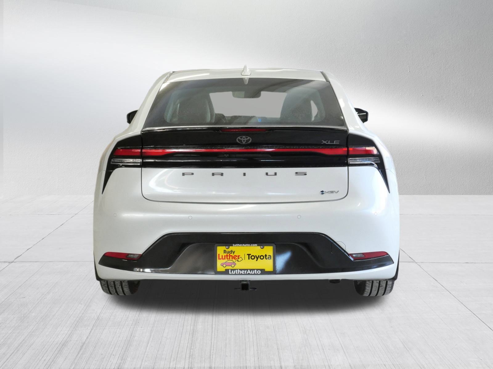 Used 2024 Toyota Prius XLE image 6
