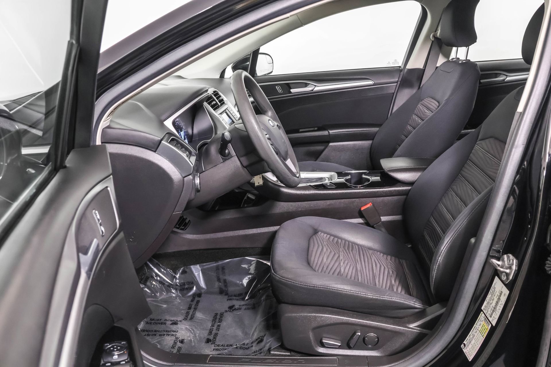 Used 2016 Ford Fusion SE image 6