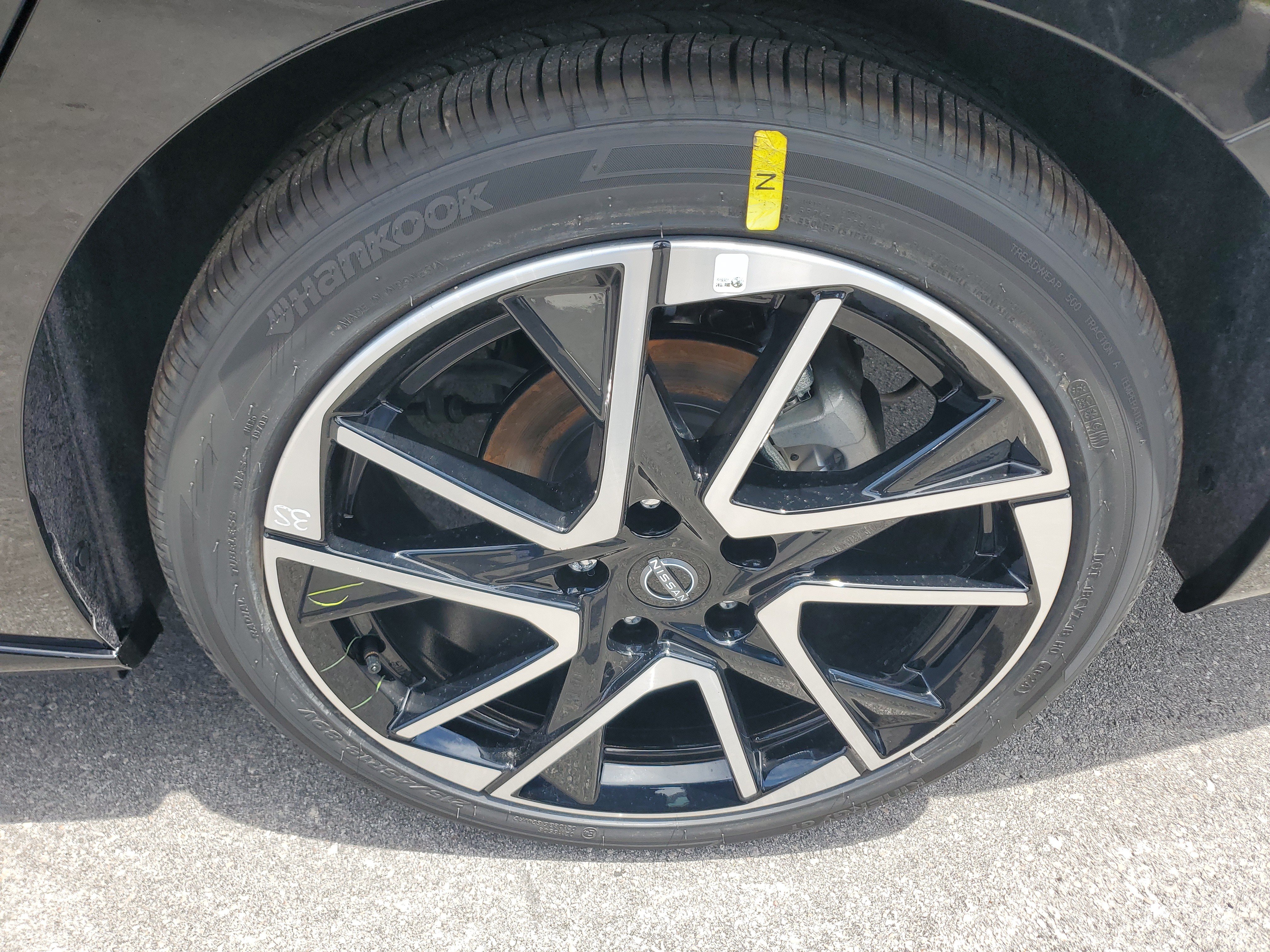 Used 2025 Nissan Sentra SR w/ SR Premium Package FWD image 23