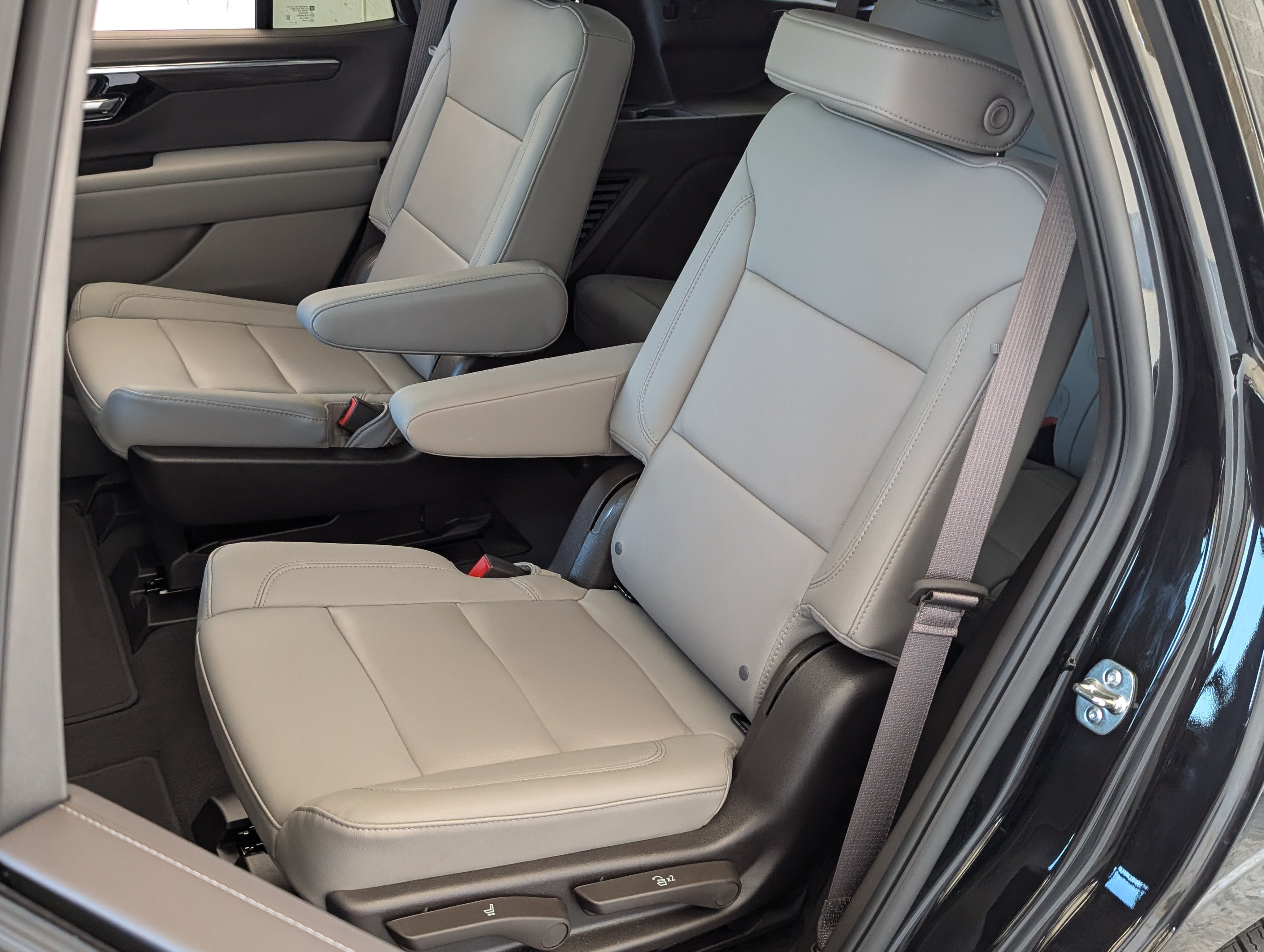 Used 2026 Chevrolet Tahoe Z71 w/ Comfort Package AWD/4WD image 19