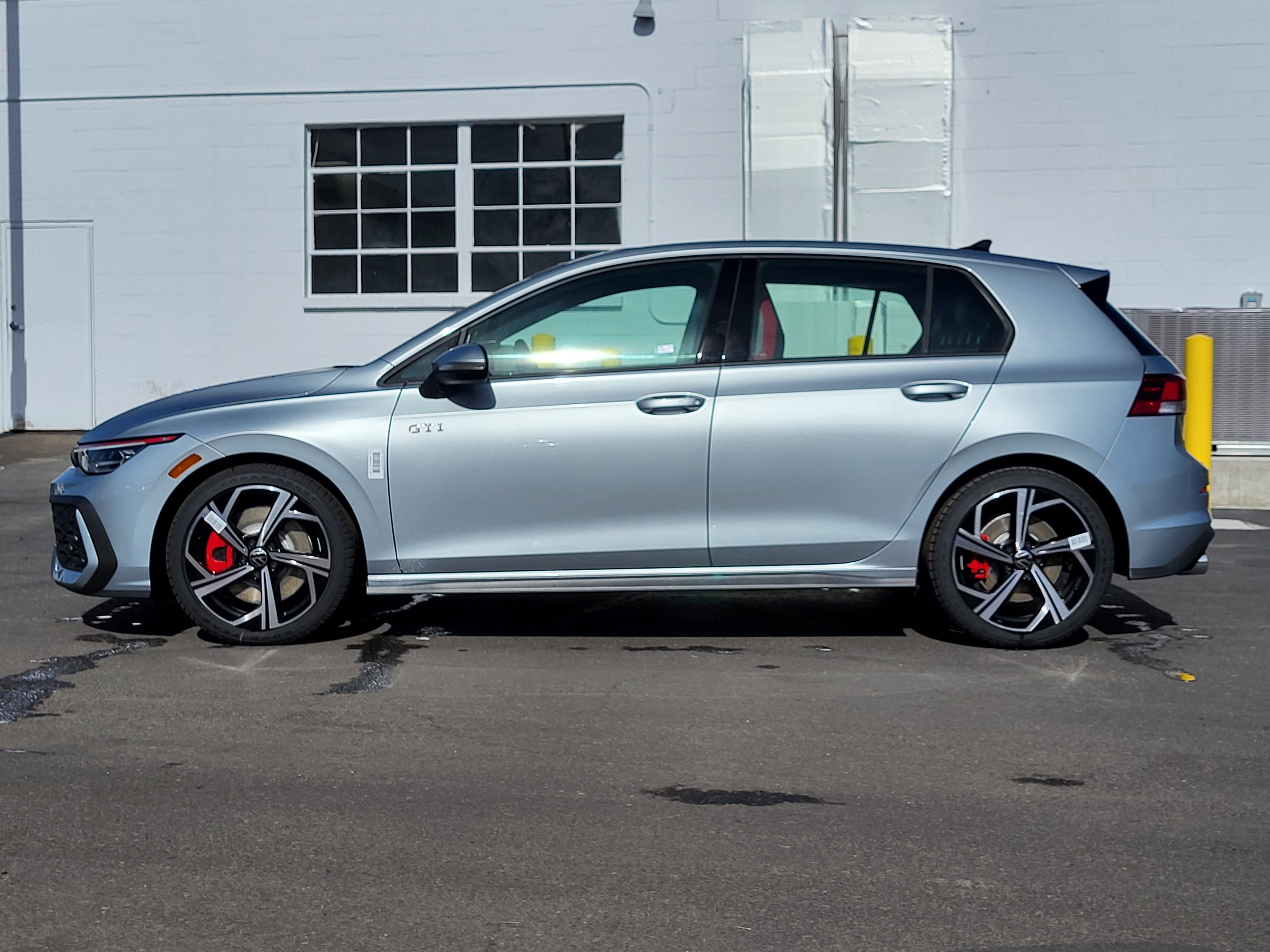 New 2026 Volkswagen GTI SE image 3