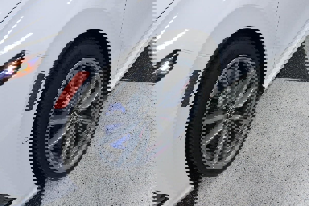 Used 2024 Volkswagen Golf R image 38