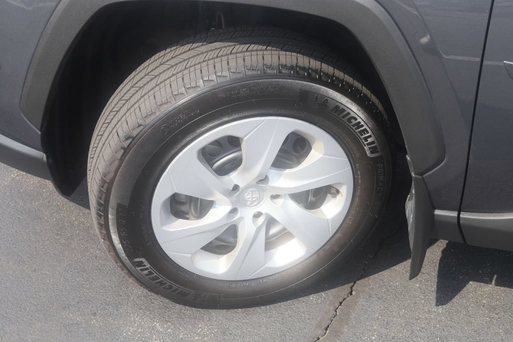 Used 2025 Toyota RAV4 LE AWD/4WD image 30