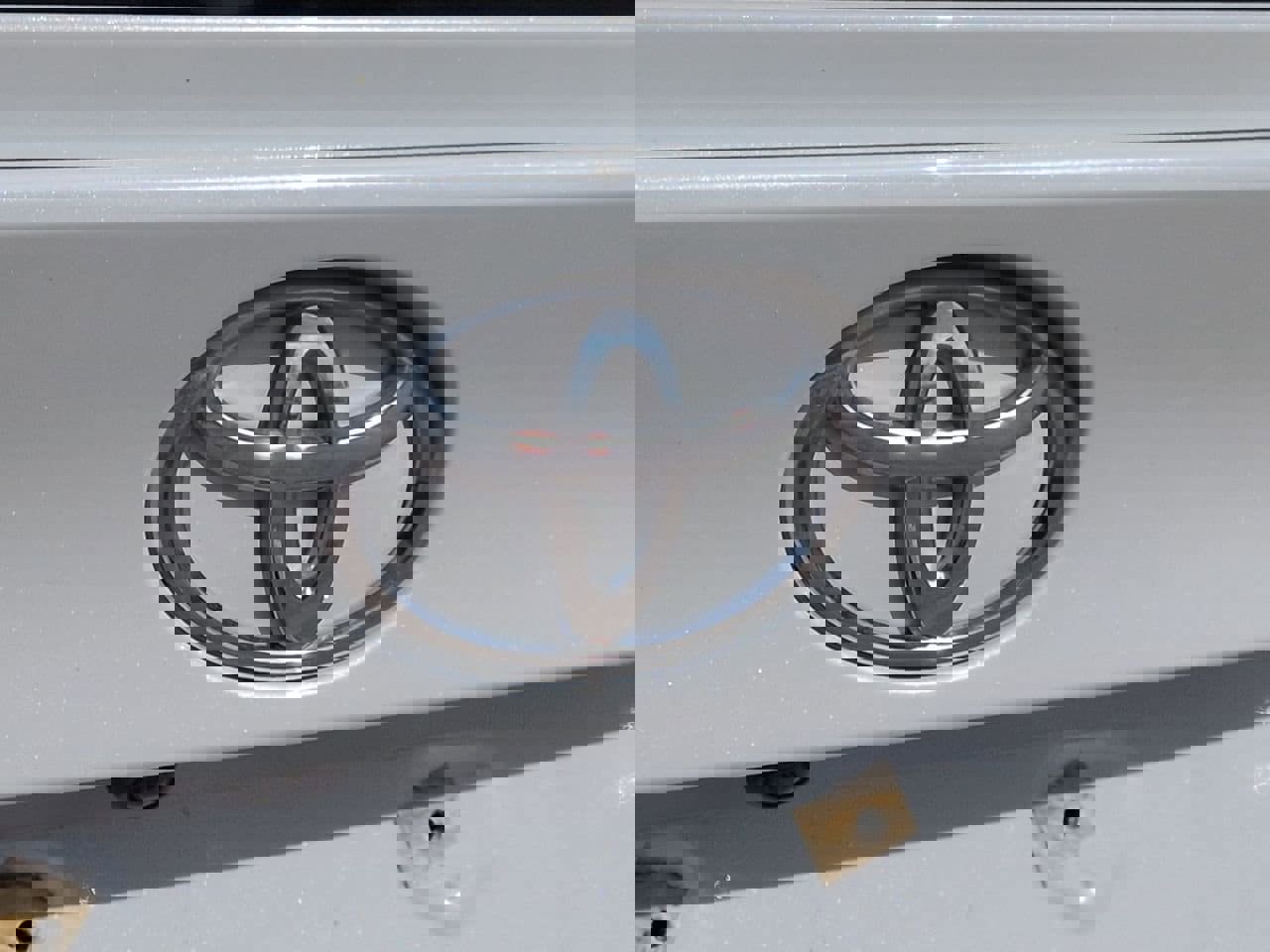 Used 2021 Toyota C-HR XLE image 7