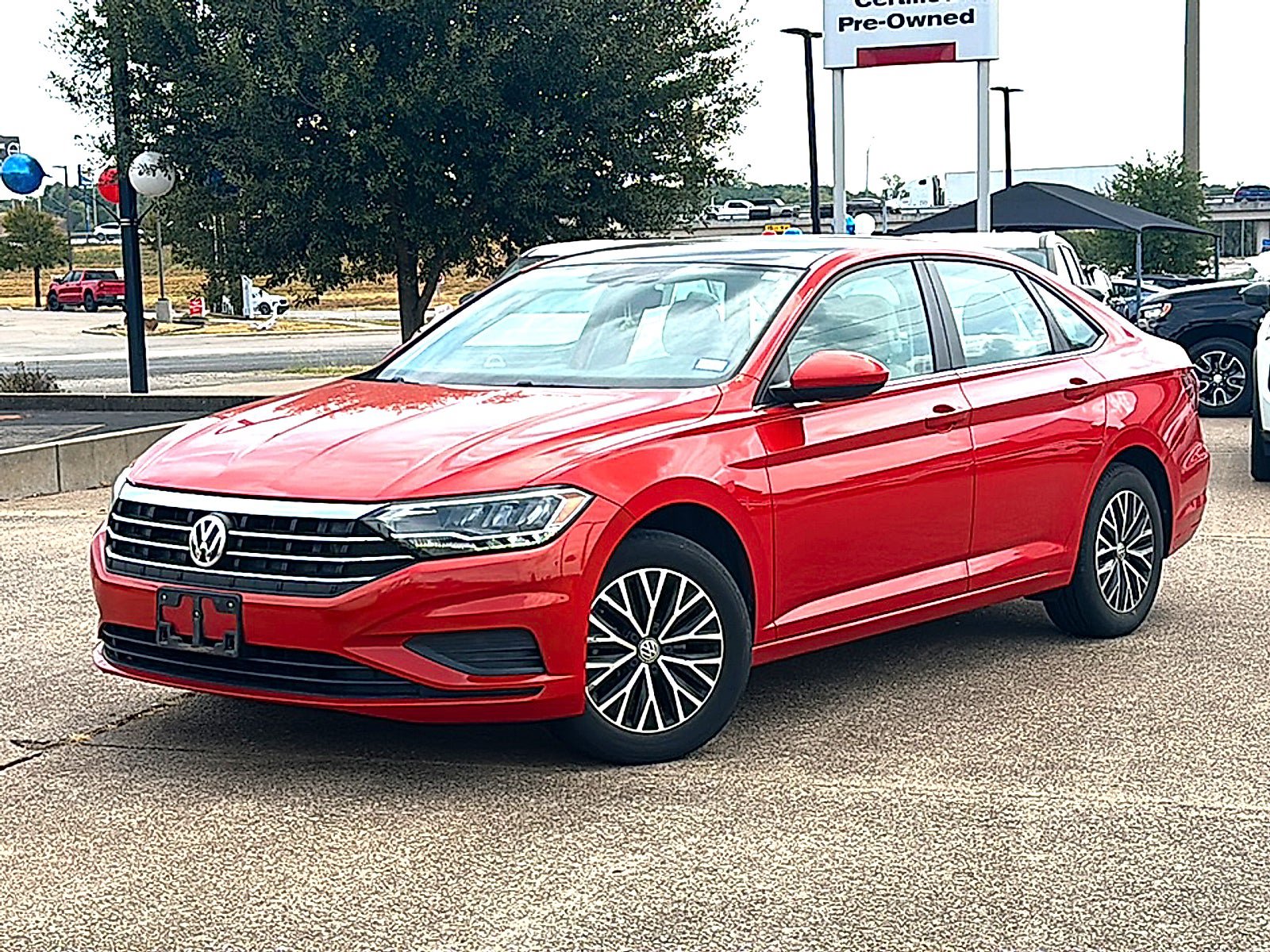 Used 2020 Volkswagen Jetta SE FWD image 2
