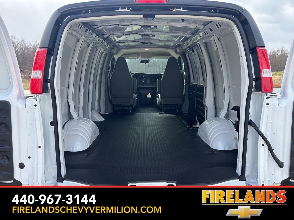 New 2026 Chevrolet Express 3500 RWD image 3
