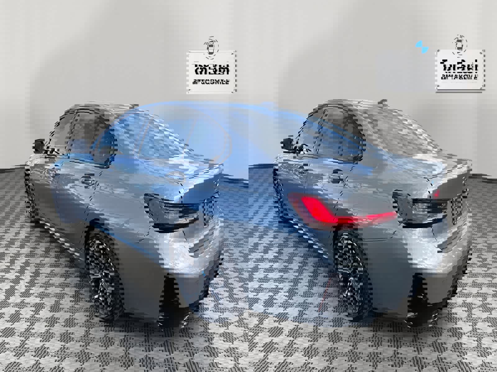 Certified 2025 BMW 330i 330i w/ M Sport Package image 5