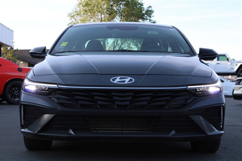 Used 2025 Hyundai Elantra Sport FWD image 12