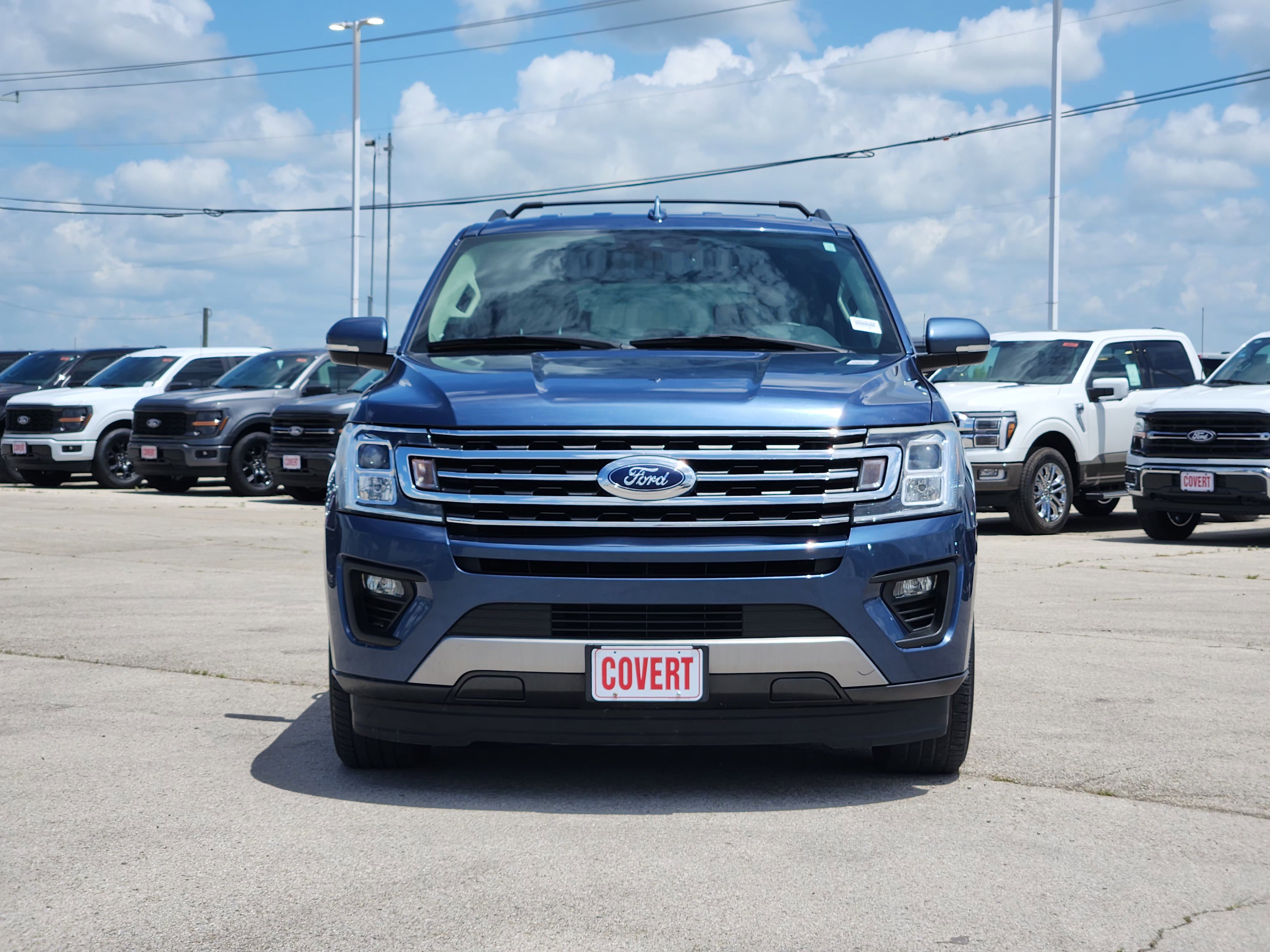 Used 2018 Ford Expedition XLT w/ Equipment Group 202A RWD image 2