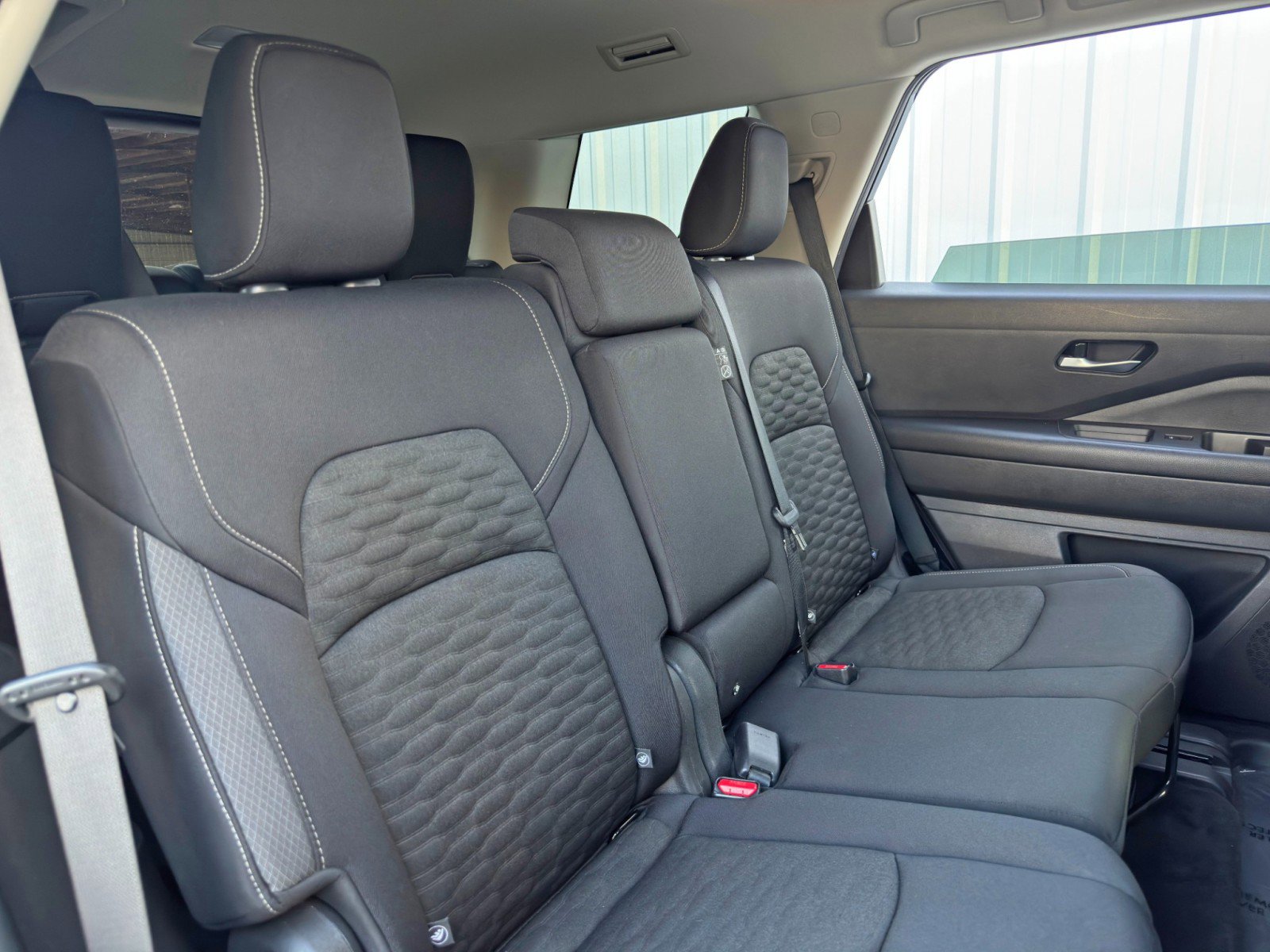 Used 2022 Nissan Pathfinder SV image 34