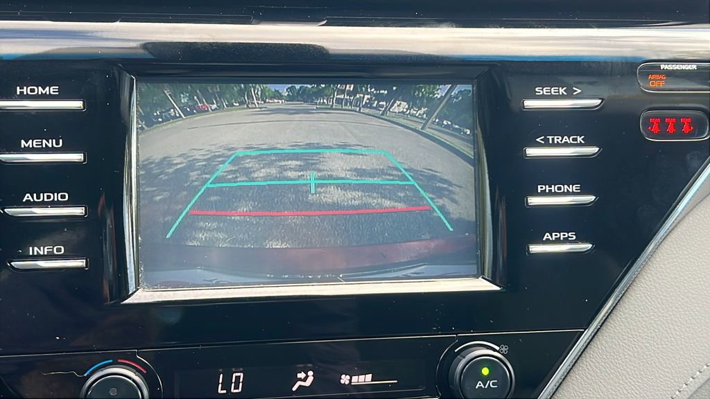 Used 2018 Toyota Camry SE FWD image 16