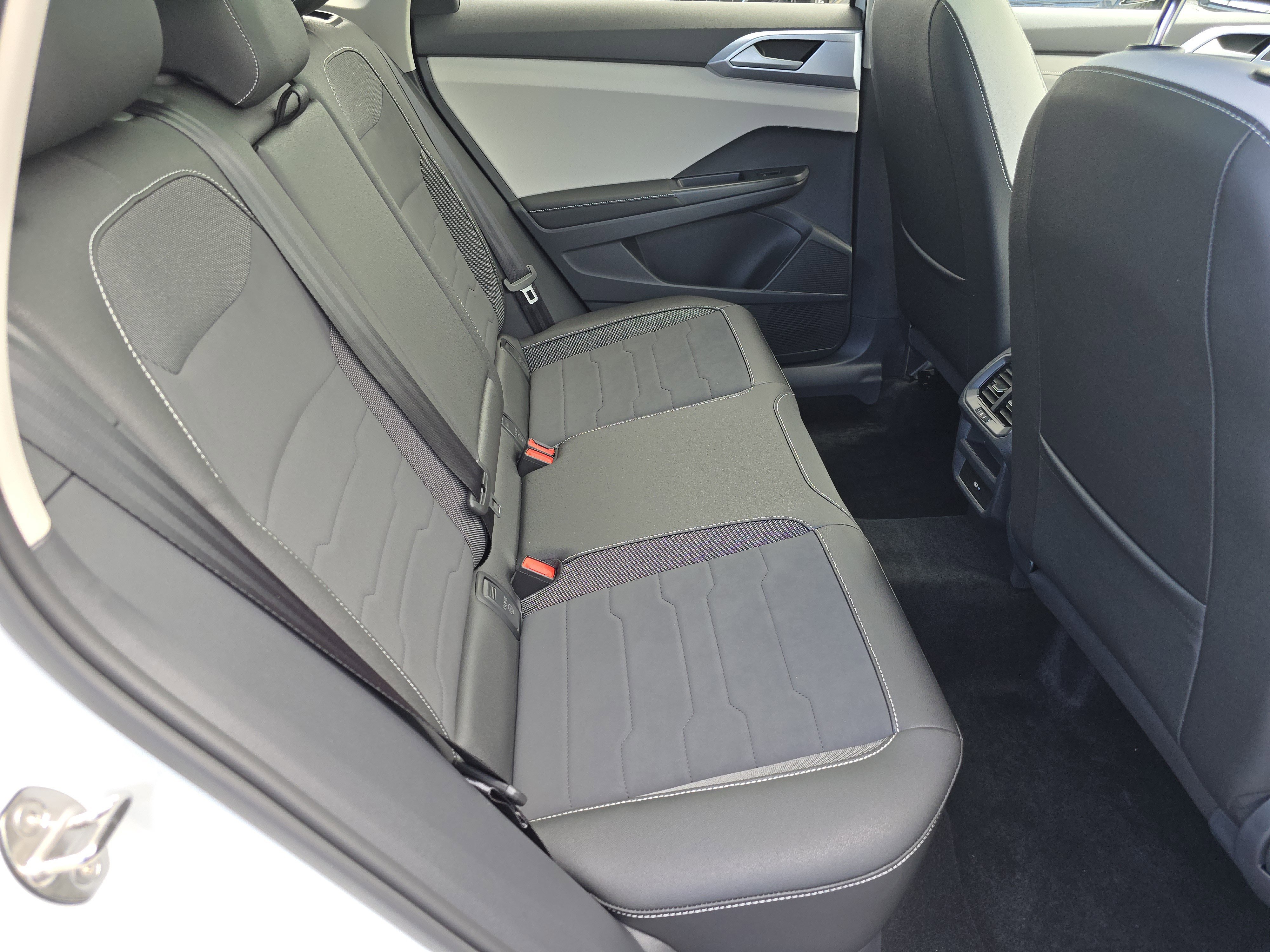 New 2025 Volkswagen Taos SE image 20