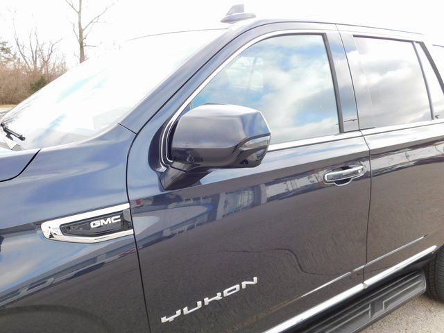 Used 2023 GMC Yukon SLT w/ SLT Luxury Package image 11