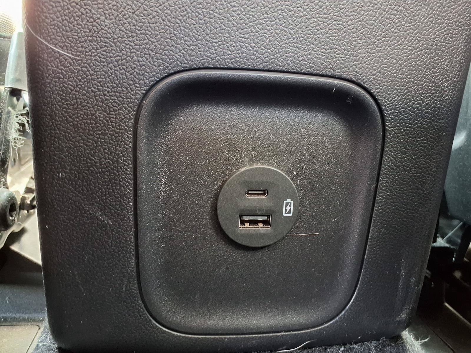 Used 2022 Ford Escape SE w/ SE Sport Appearance Package FWD image 22