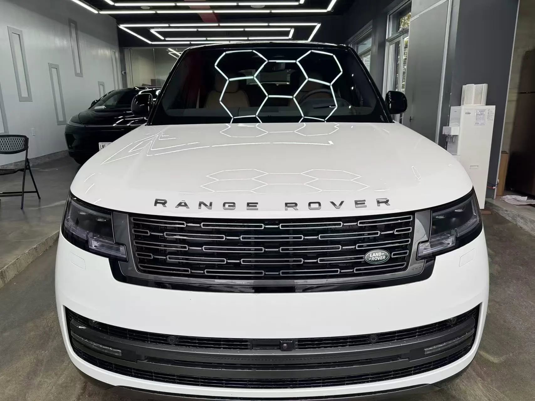 Used 2025 Land Rover Range Rover Long Wheelbase SE image 1