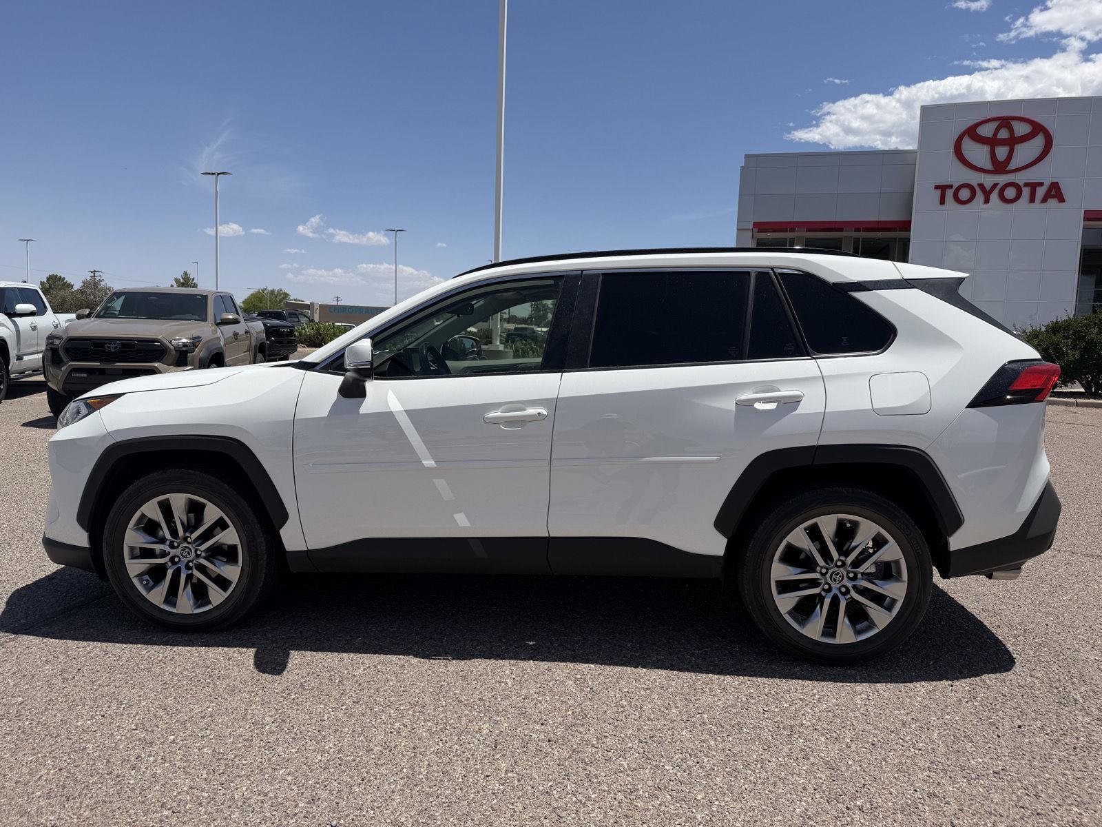 Used 2019 Toyota RAV4 XLE Premium w/ Carpet Mat Package FWD image 2