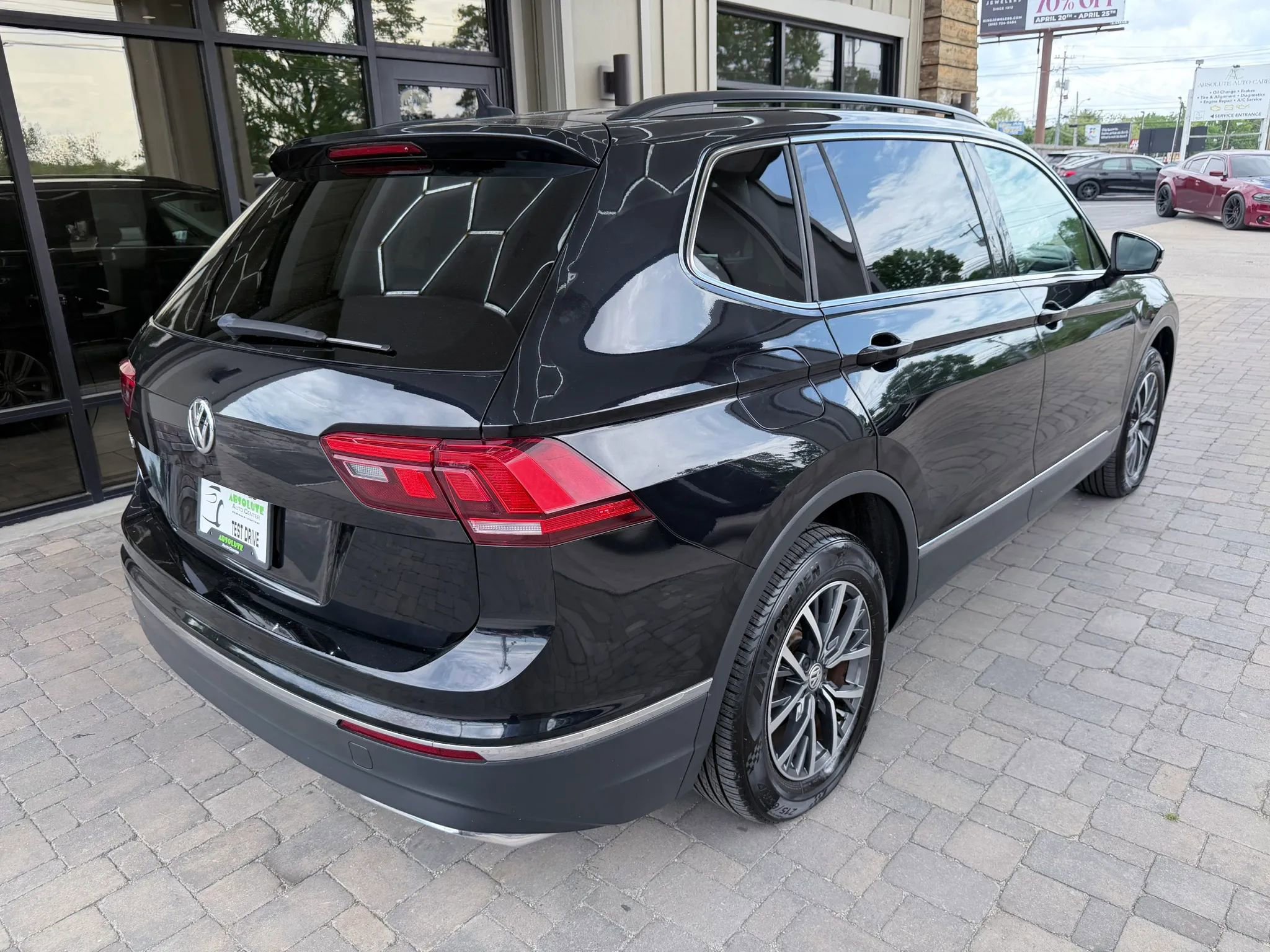 Used 2020 Volkswagen Tiguan SE w/ Panoramic Sunroof Package FWD image 68